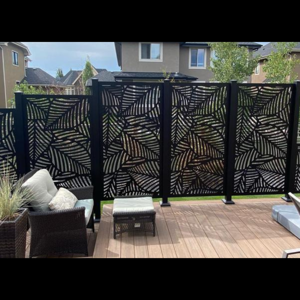 A Black Color Privacy Screen With Leaf Type Design